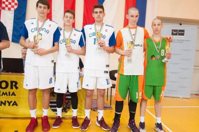 Naj petorka turnira